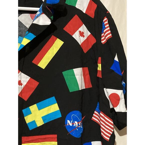 CHEMISTRY NASA Country Flags All Over Print Button Up Shirt sz Medium - Picture 5 of 8